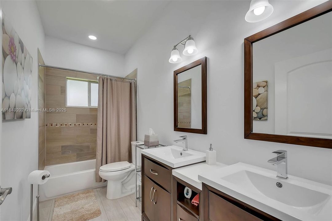 Recently Sold: $2,350,000 (4 beds, 3 baths, 3444 Square Feet)