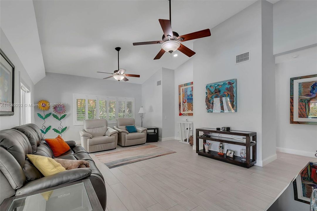 Recently Sold: $2,350,000 (4 beds, 3 baths, 3444 Square Feet)