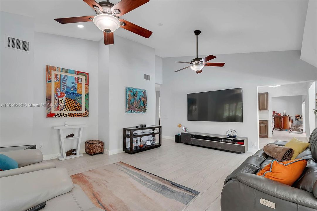 Recently Sold: $2,350,000 (4 beds, 3 baths, 3444 Square Feet)