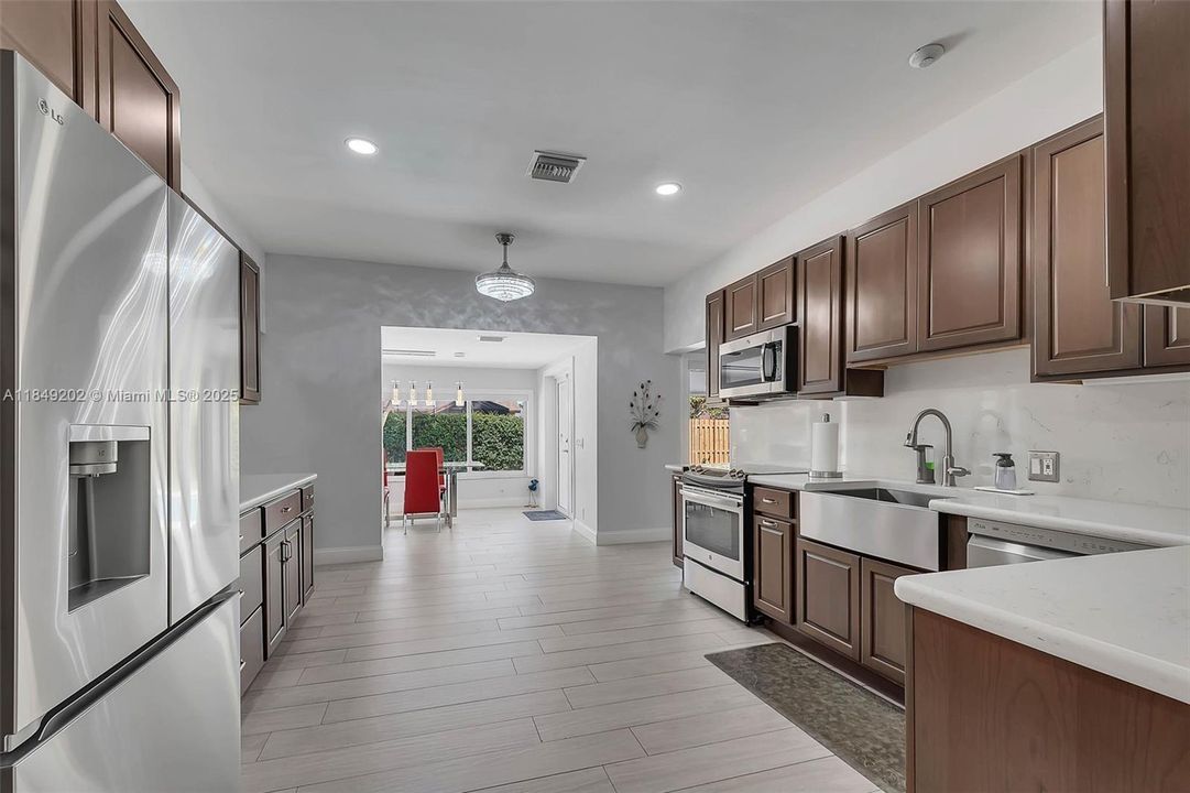 Recently Sold: $2,350,000 (4 beds, 3 baths, 3444 Square Feet)