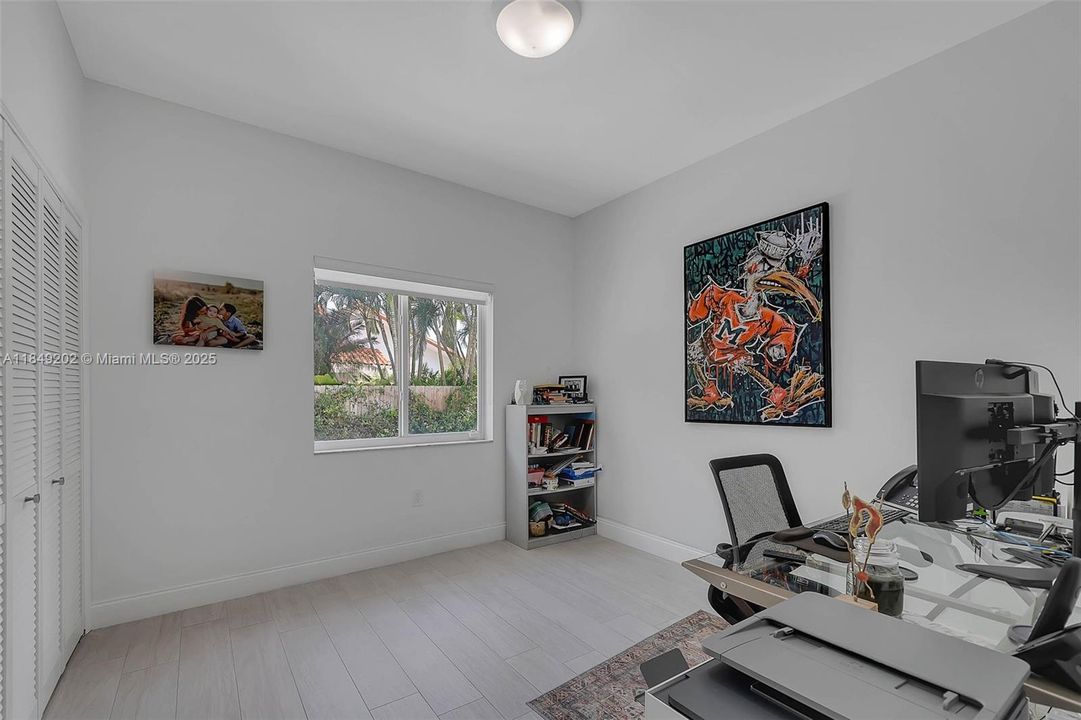 Recently Sold: $2,350,000 (4 beds, 3 baths, 3444 Square Feet)