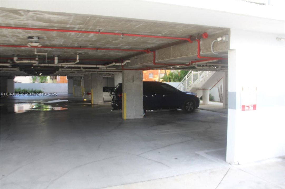 For Sale: $215,000 (1 beds, 1 baths, 555 Square Feet)