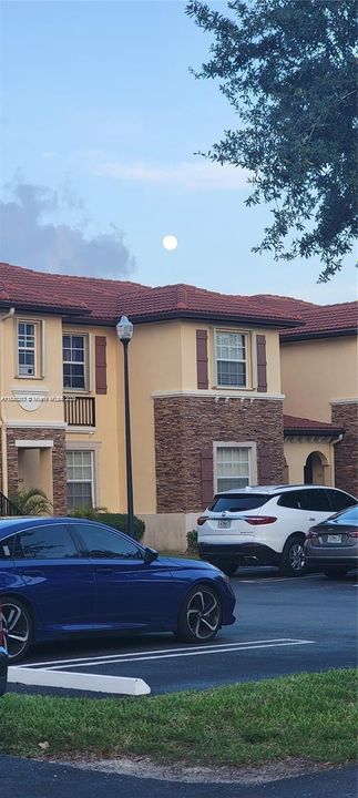 For Sale: $258,900 (2 beds, 2 baths, 1069 Square Feet)