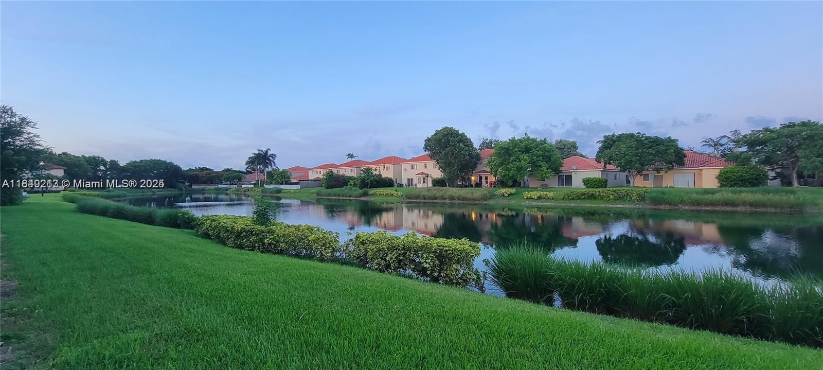 For Sale: $258,900 (2 beds, 2 baths, 1069 Square Feet)