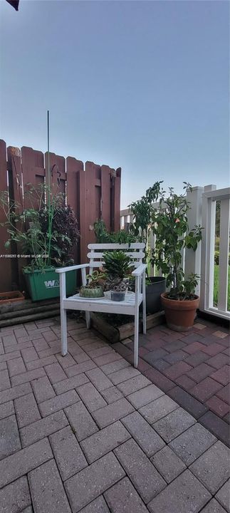 For Sale: $258,900 (2 beds, 2 baths, 1069 Square Feet)