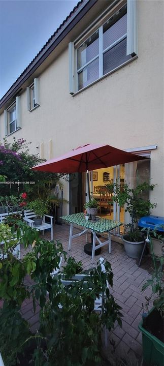 For Sale: $258,900 (2 beds, 2 baths, 1069 Square Feet)