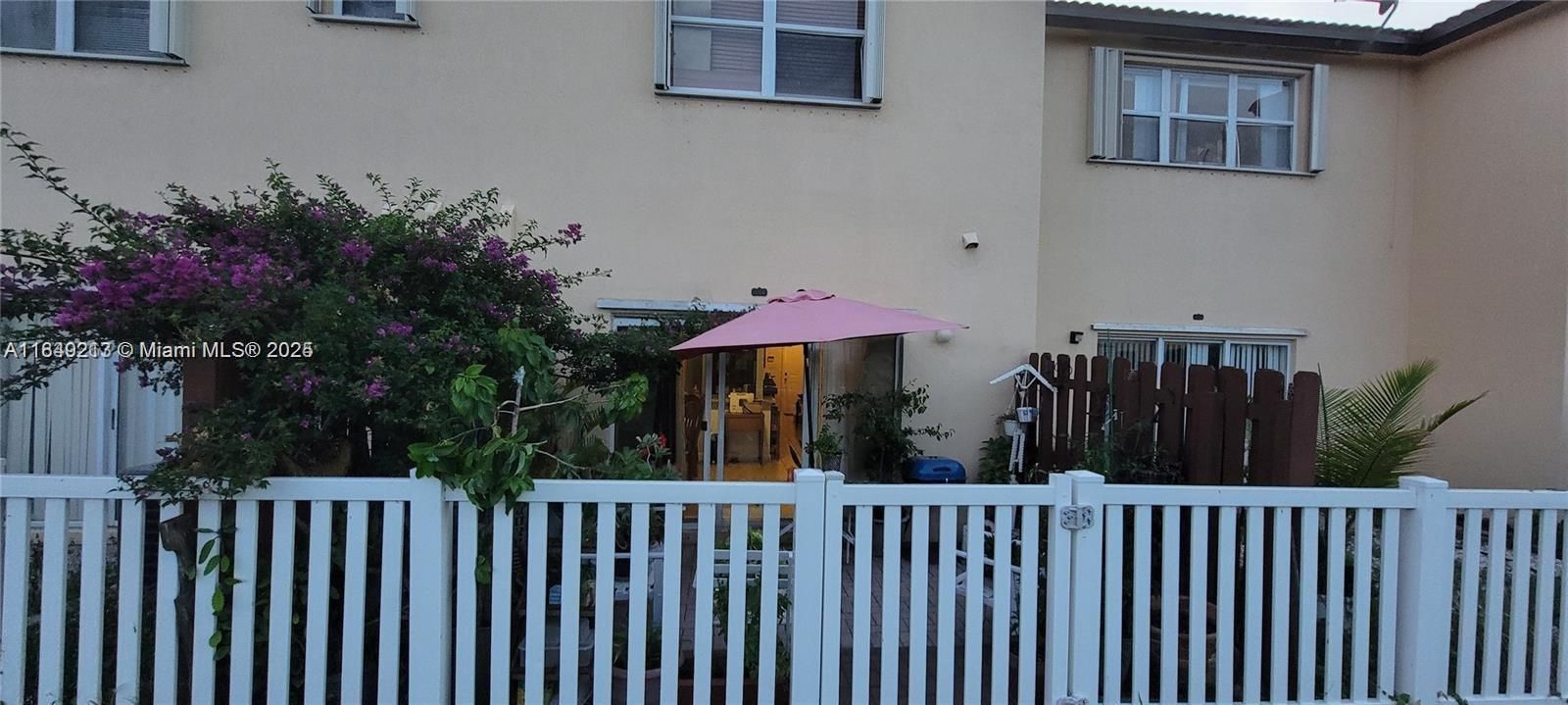 For Sale: $258,900 (2 beds, 2 baths, 1069 Square Feet)