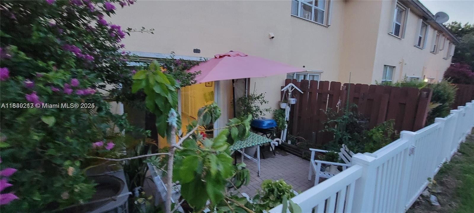 For Sale: $258,900 (2 beds, 2 baths, 1069 Square Feet)