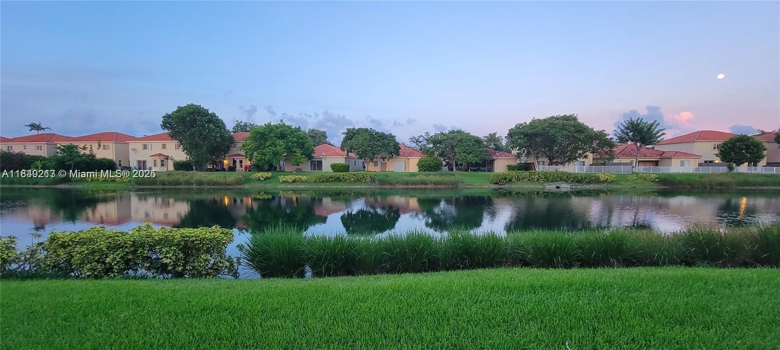 For Sale: $258,900 (2 beds, 2 baths, 1069 Square Feet)