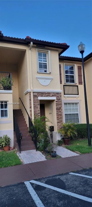 For Sale: $258,900 (2 beds, 2 baths, 1069 Square Feet)