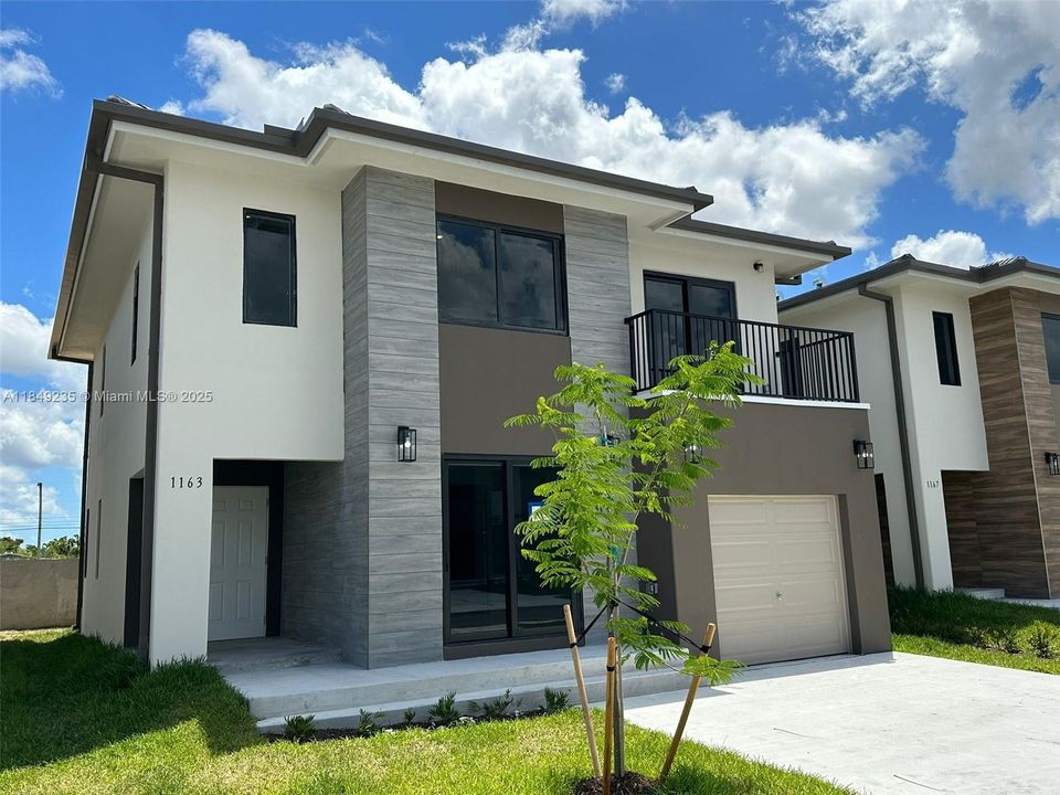 Active With Contract: $3,000 (5 beds, 4 baths, 1902 Square Feet)