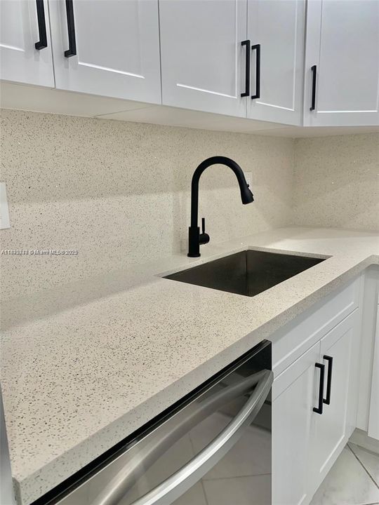 Active With Contract: $229,900 (1 beds, 1 baths, 740 Square Feet)