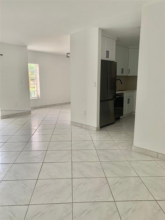 Active With Contract: $229,900 (1 beds, 1 baths, 740 Square Feet)