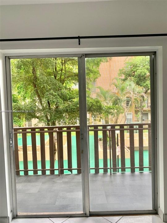 Active With Contract: $229,900 (1 beds, 1 baths, 740 Square Feet)