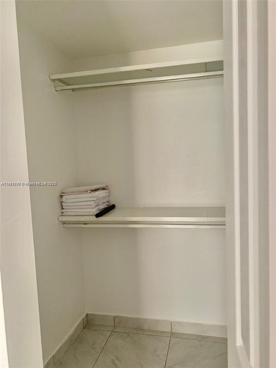 Active With Contract: $229,900 (1 beds, 1 baths, 740 Square Feet)