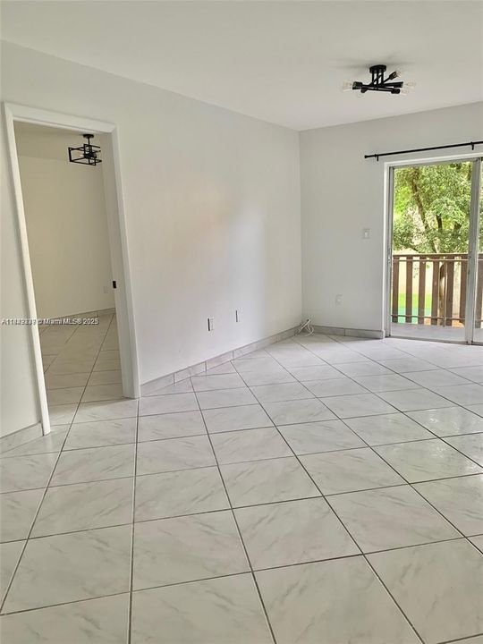 Active With Contract: $229,900 (1 beds, 1 baths, 740 Square Feet)