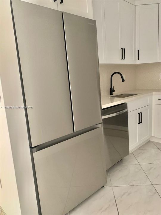 Active With Contract: $229,900 (1 beds, 1 baths, 740 Square Feet)