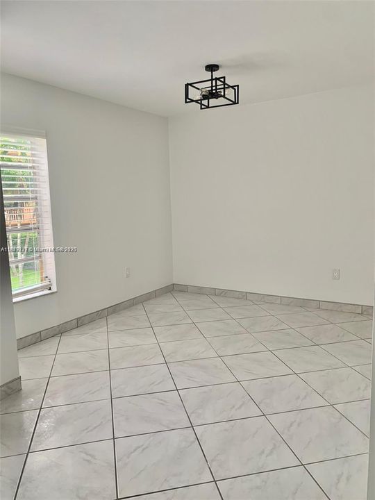 Active With Contract: $229,900 (1 beds, 1 baths, 740 Square Feet)