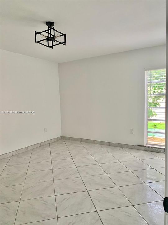 Active With Contract: $229,900 (1 beds, 1 baths, 740 Square Feet)