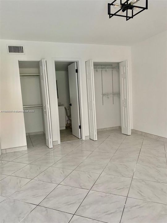Active With Contract: $229,900 (1 beds, 1 baths, 740 Square Feet)
