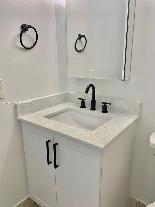 Active With Contract: $229,900 (1 beds, 1 baths, 740 Square Feet)