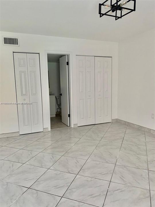 Active With Contract: $229,900 (1 beds, 1 baths, 740 Square Feet)