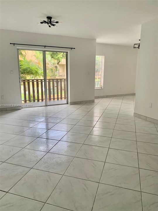 Active With Contract: $229,900 (1 beds, 1 baths, 740 Square Feet)