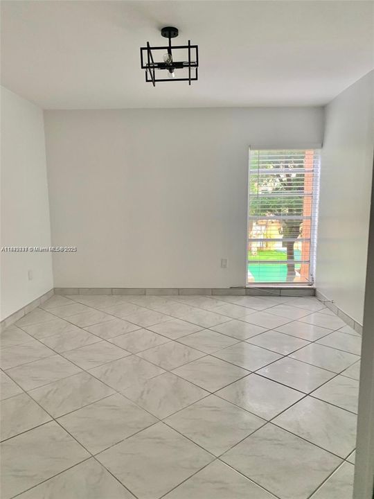 Active With Contract: $229,900 (1 beds, 1 baths, 740 Square Feet)