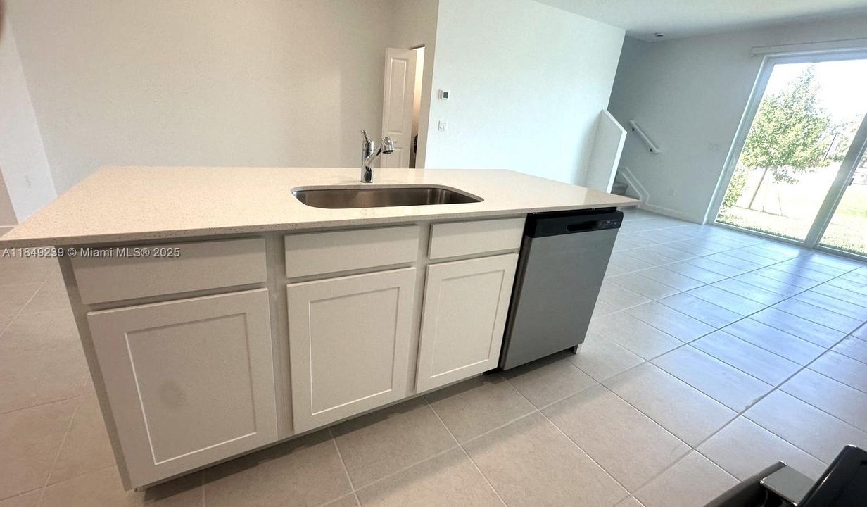 Недавно арендовано: $2,350 (3 спален, 2 ванн, 1635 Квадратных фут)