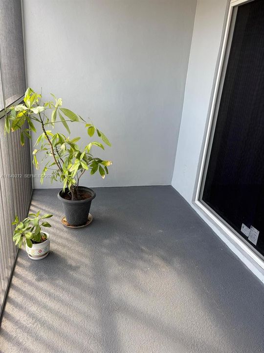 待售: $149,999 (1 贝兹, 1 浴室, 770 平方英尺)