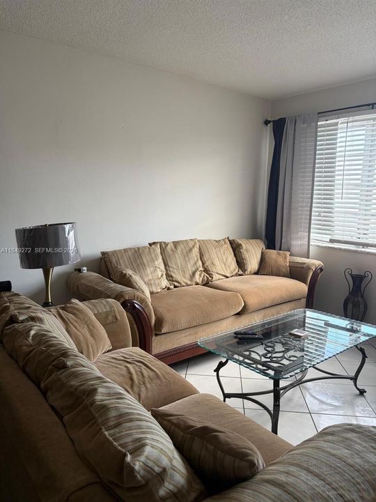 待售: $149,999 (1 贝兹, 1 浴室, 770 平方英尺)