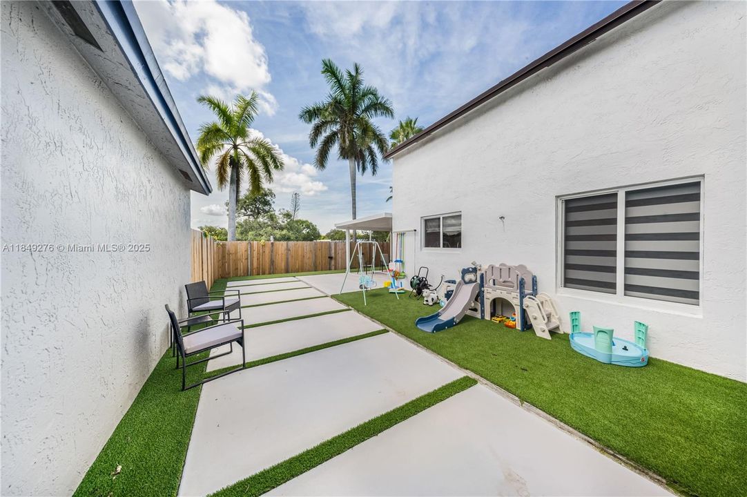 For Sale: $599,000 (3 beds, 2 baths, 1425 Square Feet)