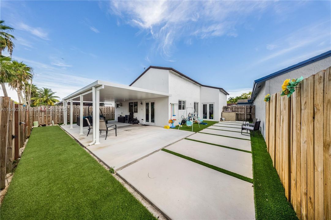 For Sale: $599,000 (3 beds, 2 baths, 1425 Square Feet)