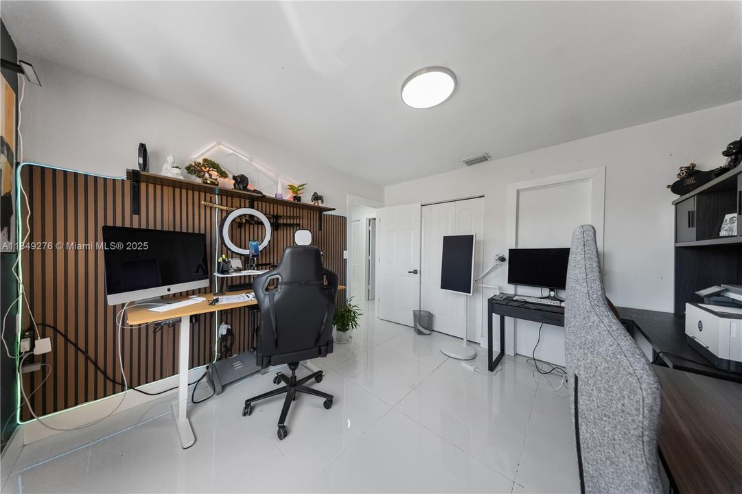 For Sale: $599,000 (3 beds, 2 baths, 1425 Square Feet)