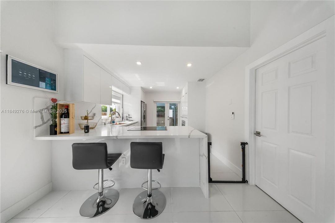 For Sale: $599,000 (3 beds, 2 baths, 1425 Square Feet)