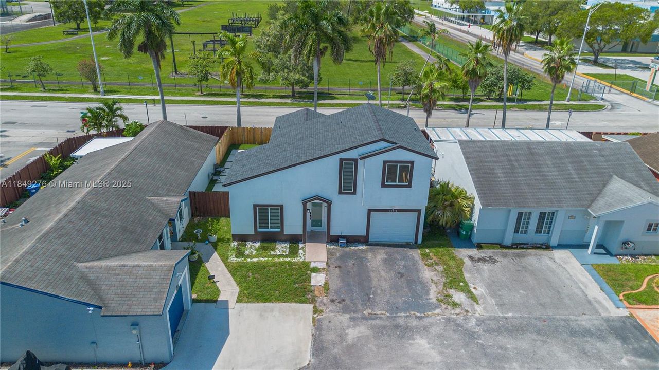 For Sale: $599,000 (3 beds, 2 baths, 1425 Square Feet)