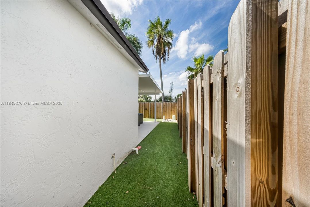 For Sale: $599,000 (3 beds, 2 baths, 1425 Square Feet)