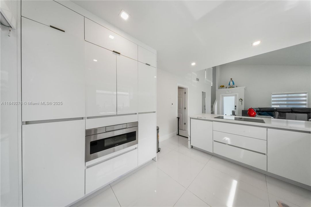 For Sale: $599,000 (3 beds, 2 baths, 1425 Square Feet)