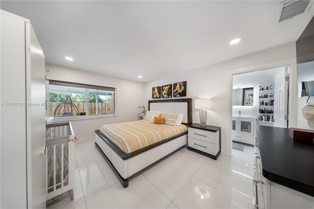 For Sale: $599,000 (3 beds, 2 baths, 1425 Square Feet)