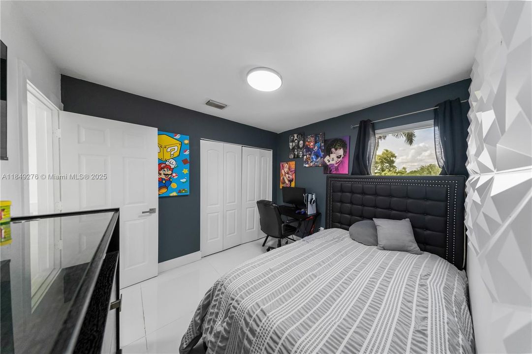 For Sale: $599,000 (3 beds, 2 baths, 1425 Square Feet)