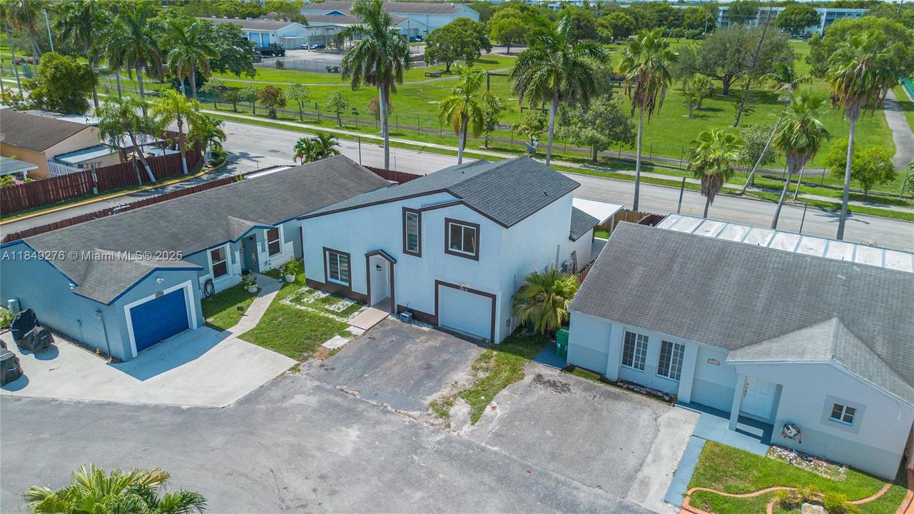 For Sale: $599,000 (3 beds, 2 baths, 1425 Square Feet)