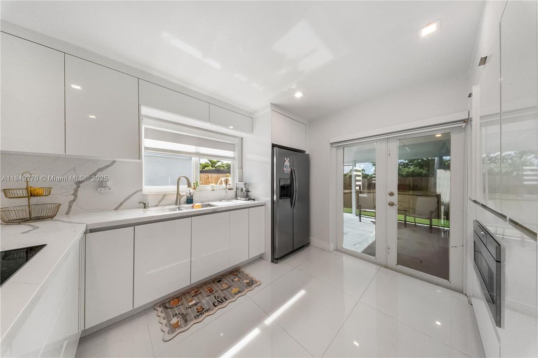 For Sale: $599,000 (3 beds, 2 baths, 1425 Square Feet)