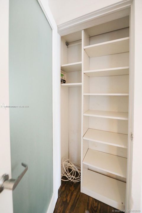 На продажу: $300,000 (1 спален, 1 ванн, 674 Квадратных фут)