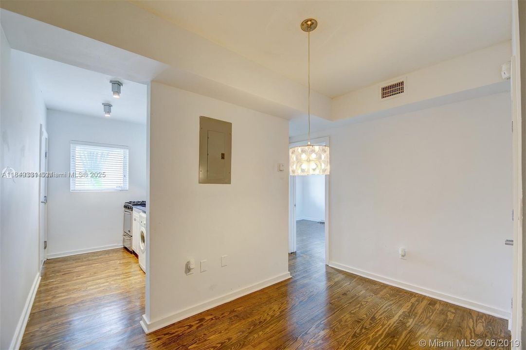 На продажу: $300,000 (1 спален, 1 ванн, 674 Квадратных фут)