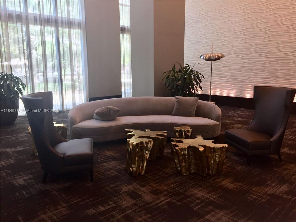 Recently Sold: $550,000 (1 beds, 1 baths, 702 Square Feet)