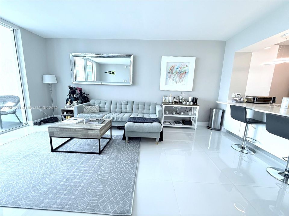 Recently Sold: $550,000 (1 beds, 1 baths, 702 Square Feet)