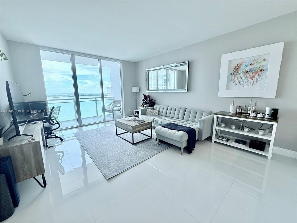 Recently Sold: $550,000 (1 beds, 1 baths, 702 Square Feet)