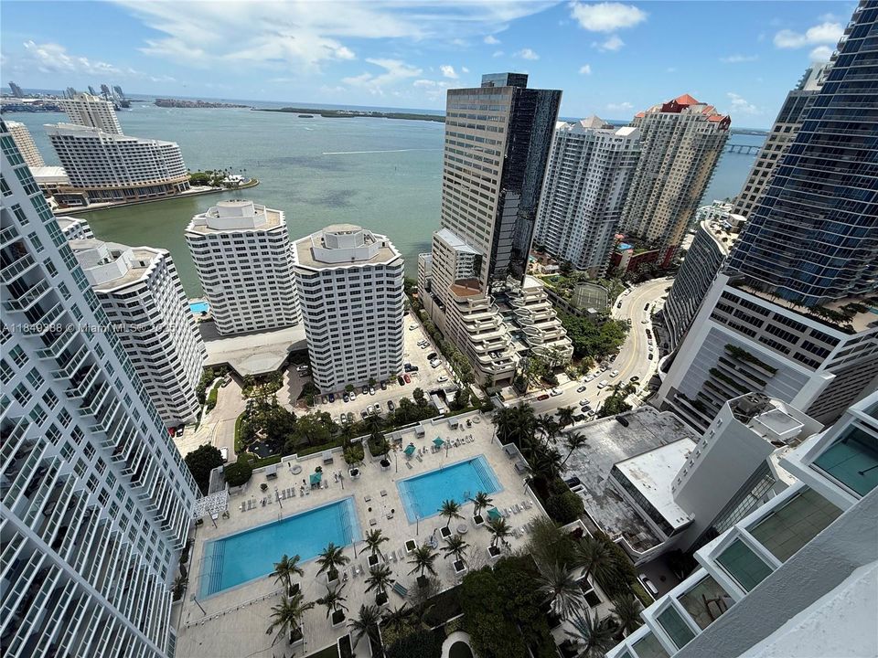 Recently Sold: $550,000 (1 beds, 1 baths, 702 Square Feet)