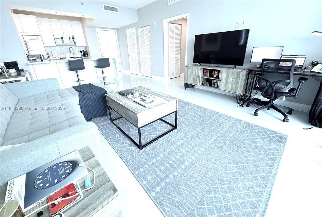 Recently Sold: $550,000 (1 beds, 1 baths, 702 Square Feet)