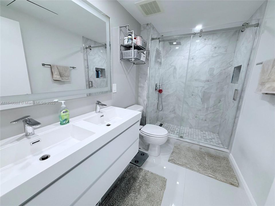 Recently Sold: $550,000 (1 beds, 1 baths, 702 Square Feet)